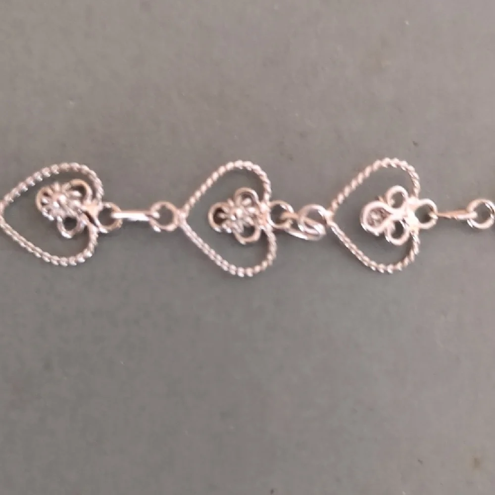 Elegant Silver Heart Bracelet - Picture 2 of 3